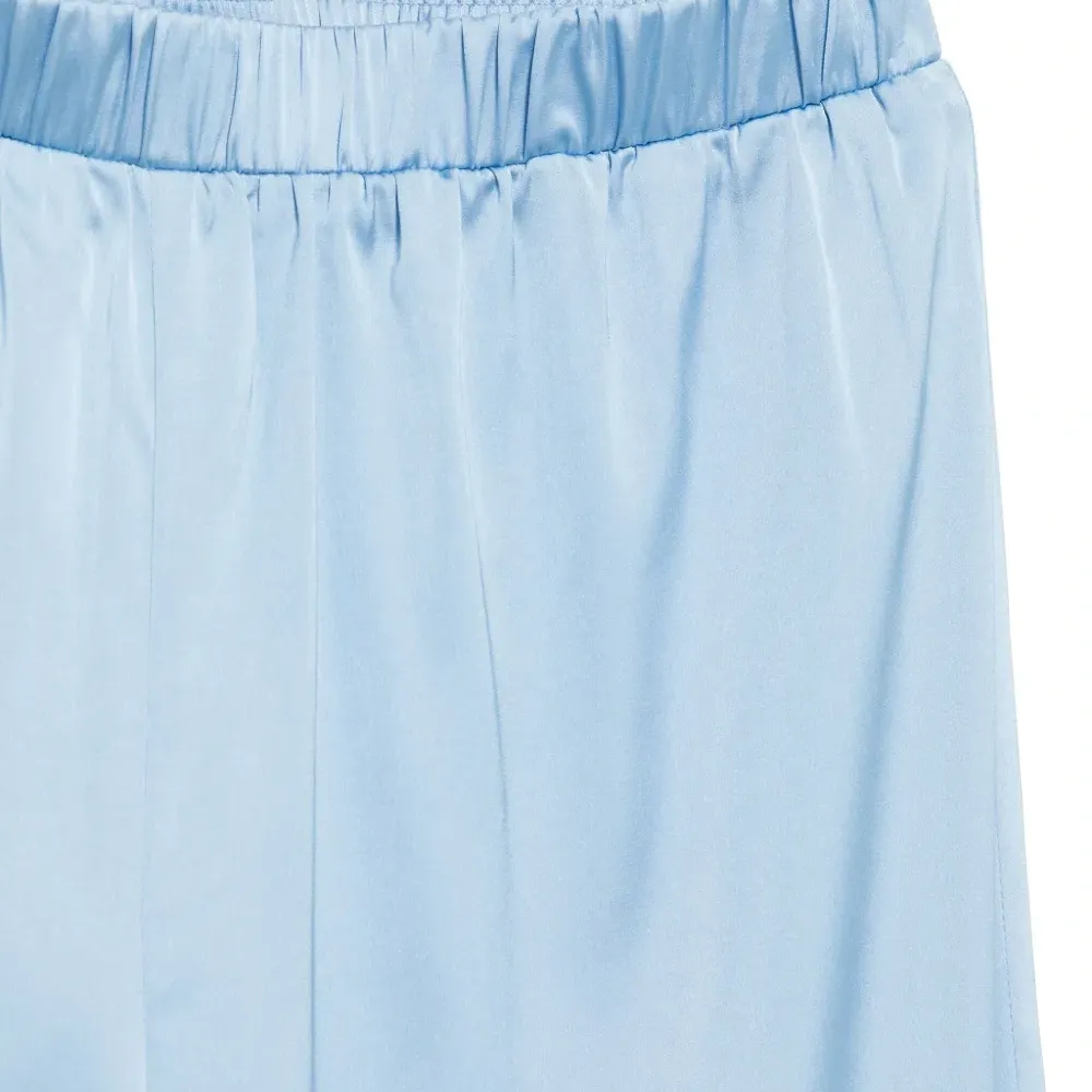 Атласный комплект из топа и брюк