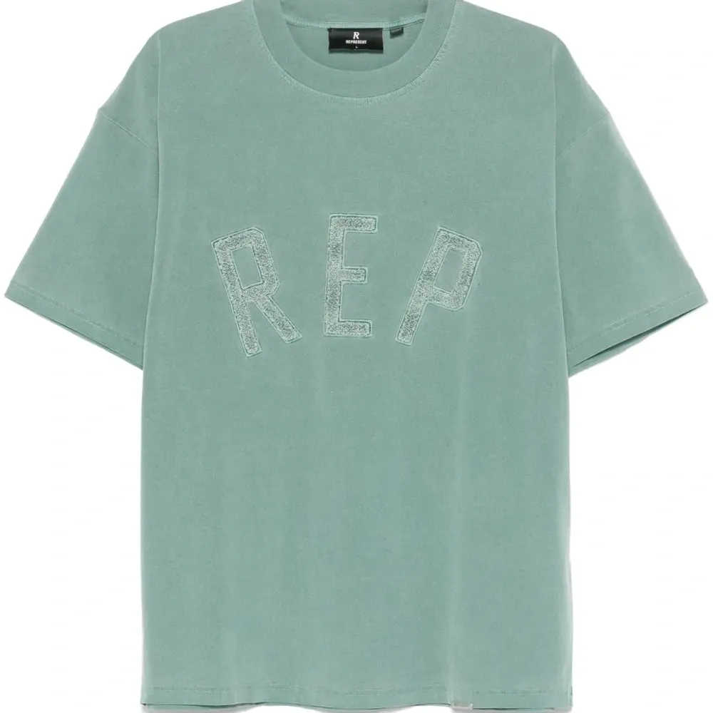 Футболка с логотипом