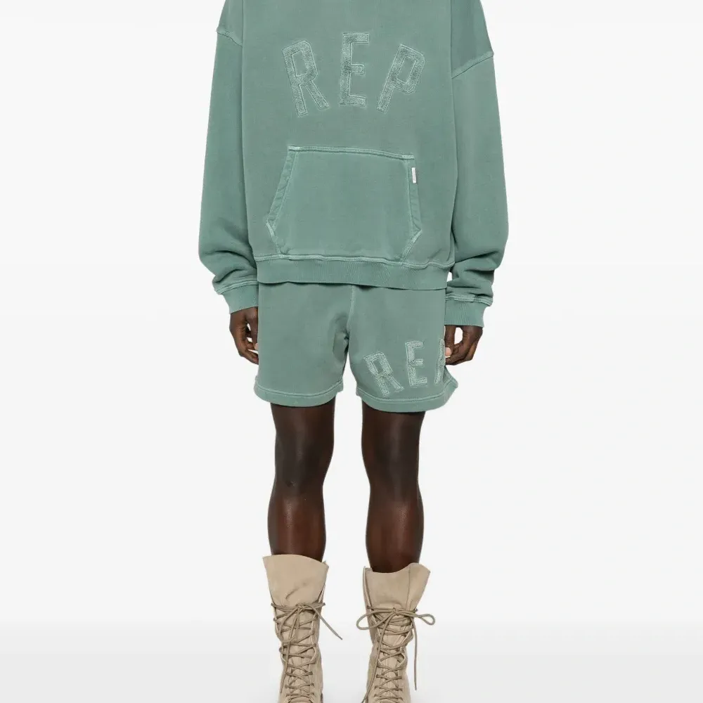 худи с логотипом