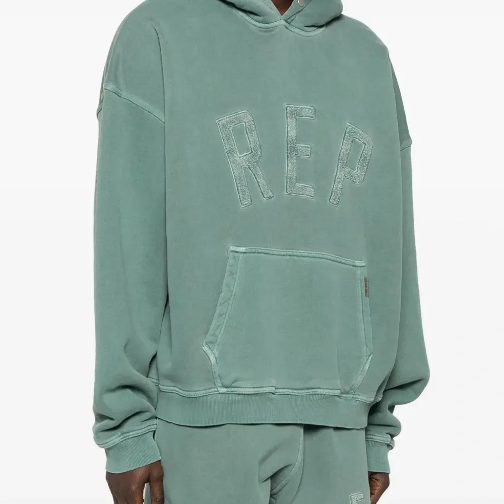 худи с логотипом