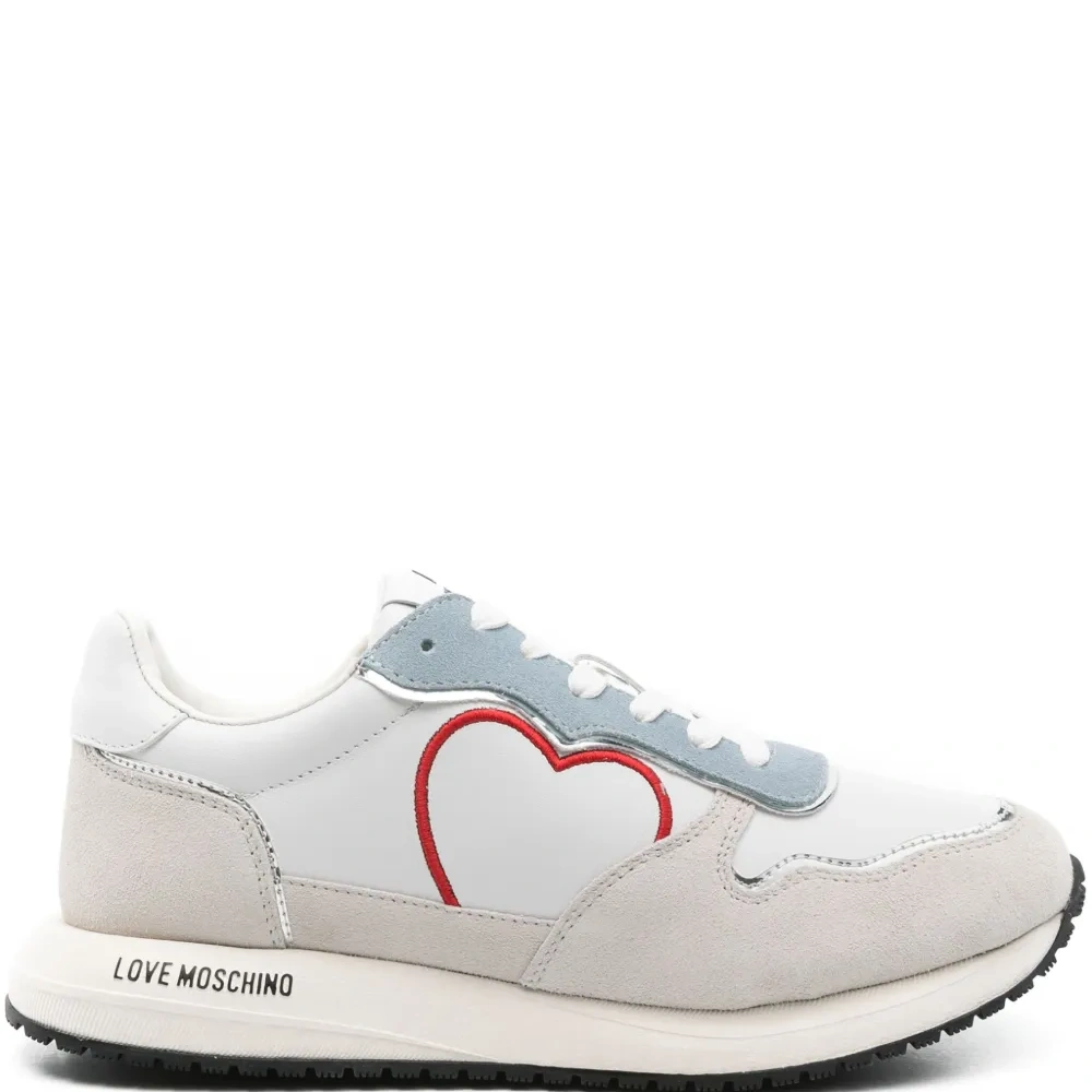 Кроссовки с вышивкой