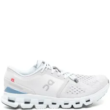 Кроссовки на шнуровке