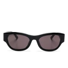 Солнцезащитные очки в овальной оправе