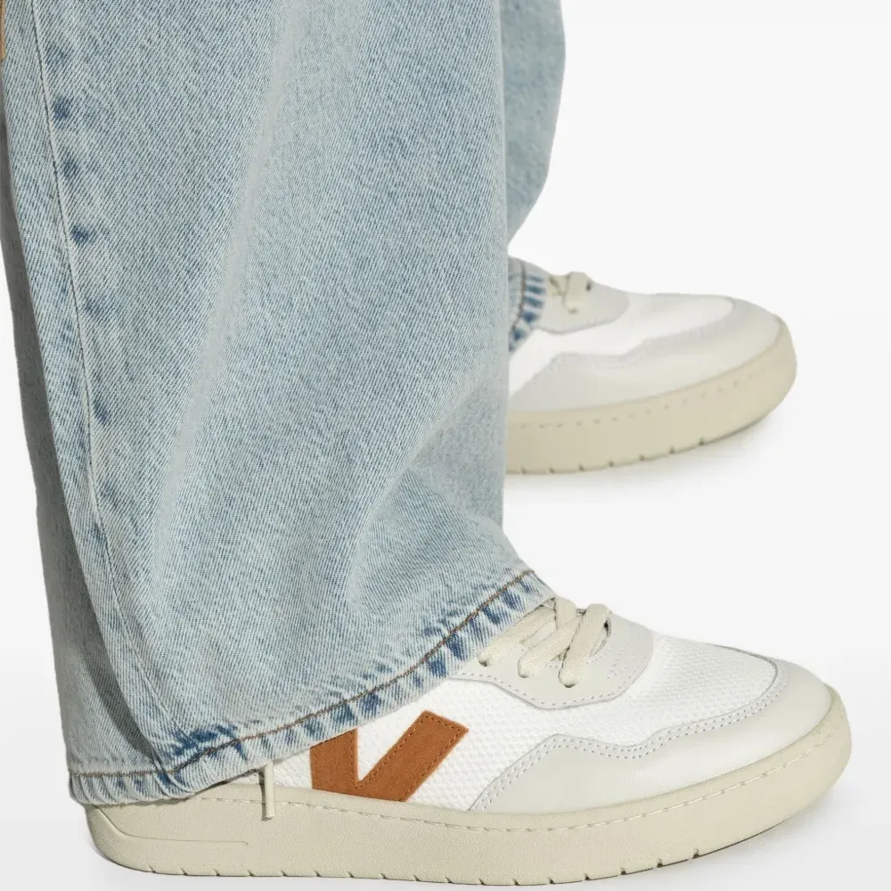 Кроссовки V-10