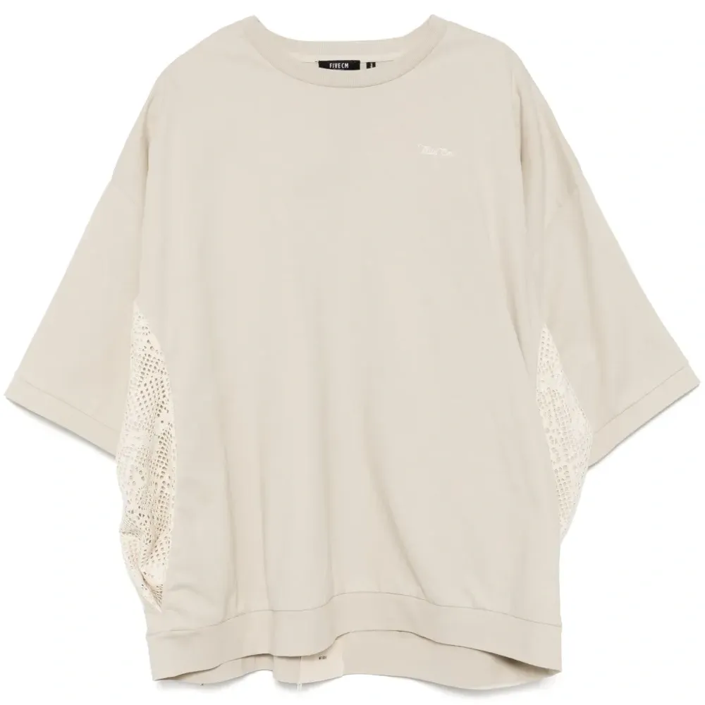 Футболка с вышитым логотипом