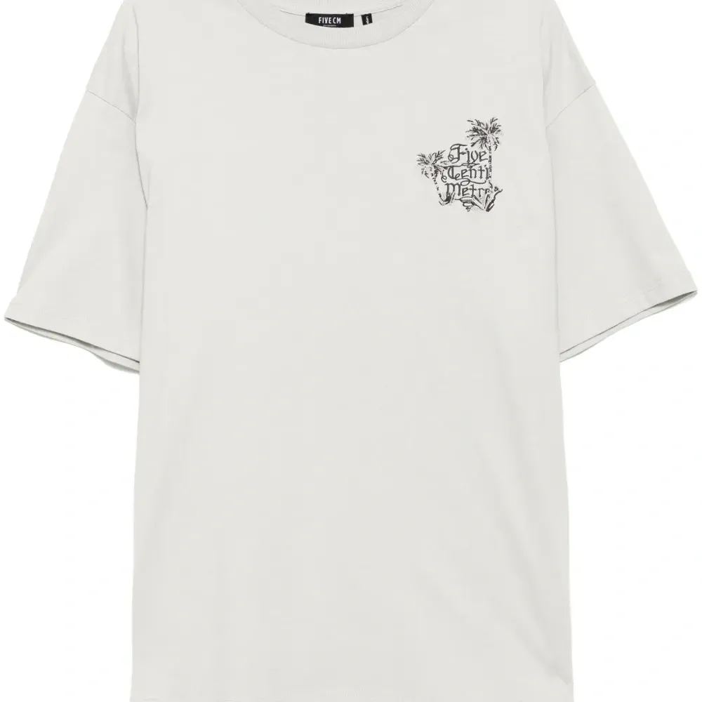 Футболка с вышитым логотипом