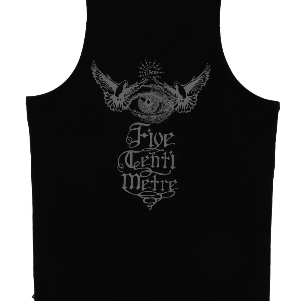 Топ с графичным принтом