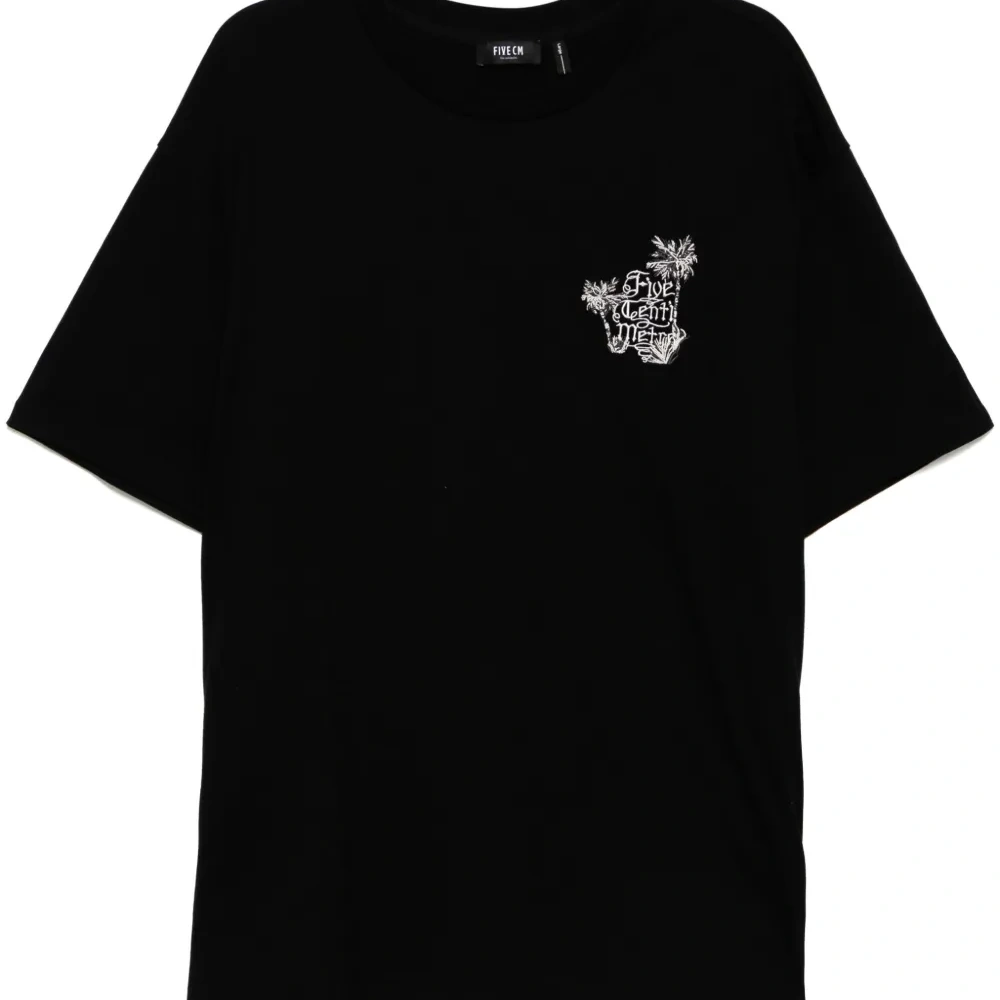 Футболка с вышитым логотипом