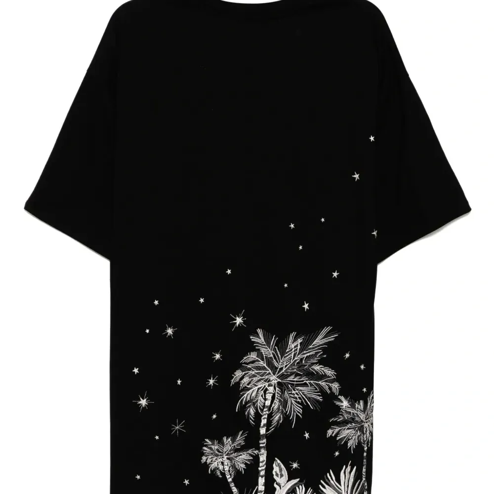 Футболка с вышитым логотипом Футболка с вышитым логотипом