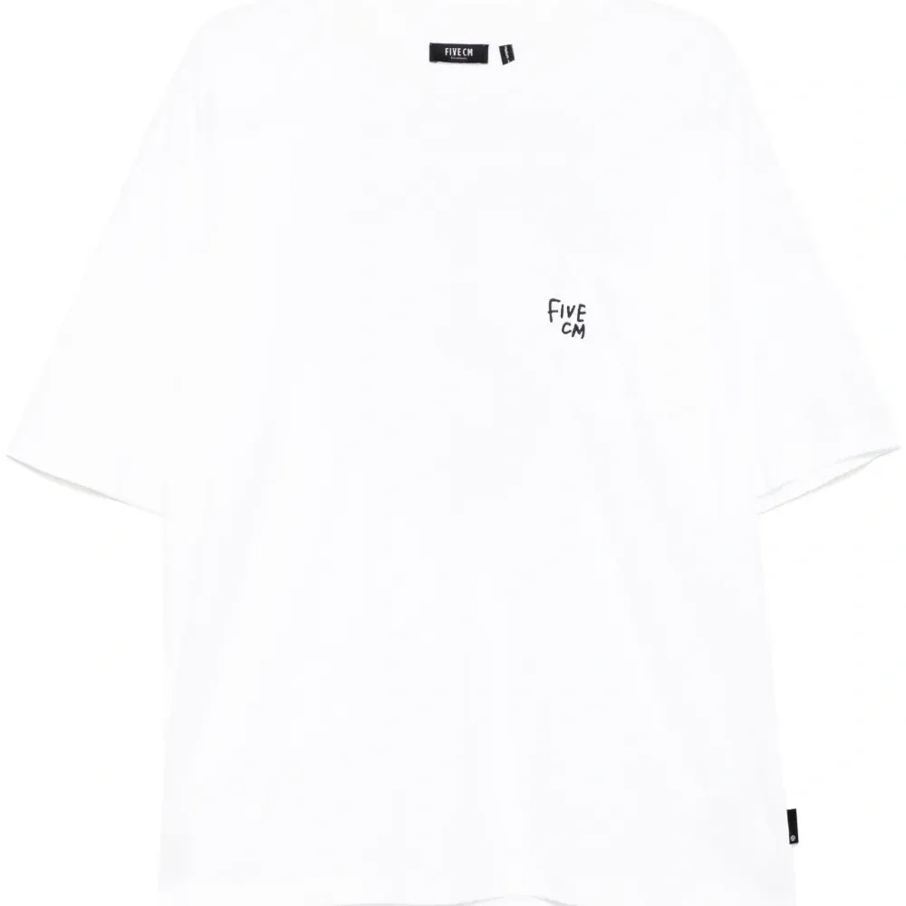 Футболка с вышитым логотипом