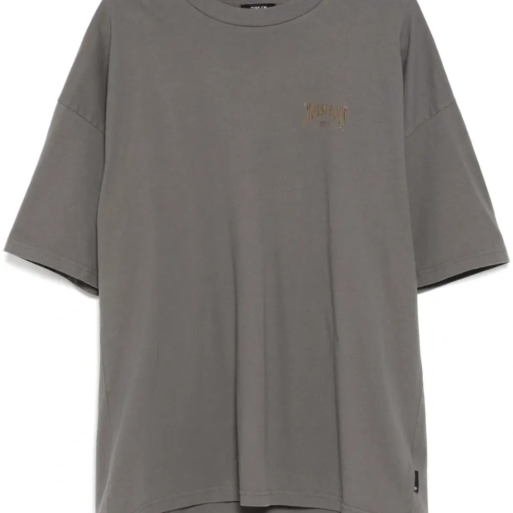 Футболка с логотипом