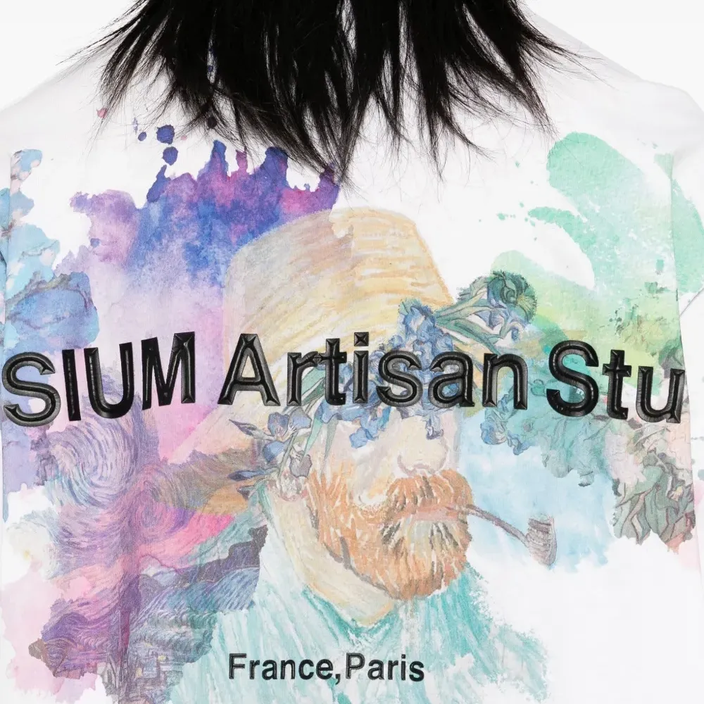 Футболка с логотипом