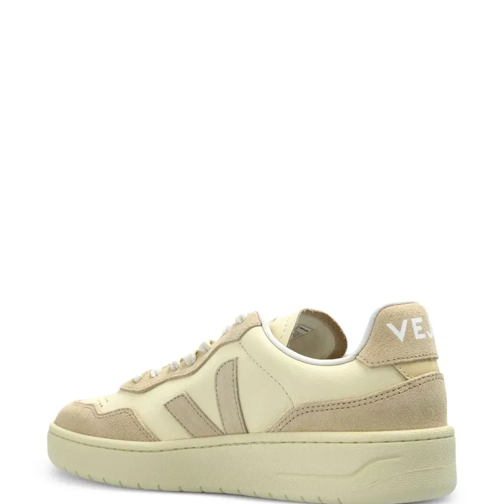 Кроссовки V-90