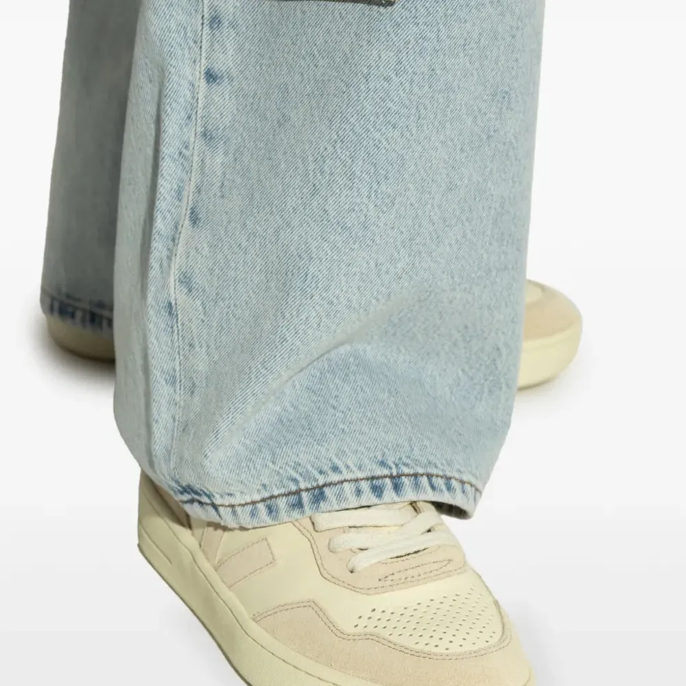 Кроссовки V-90