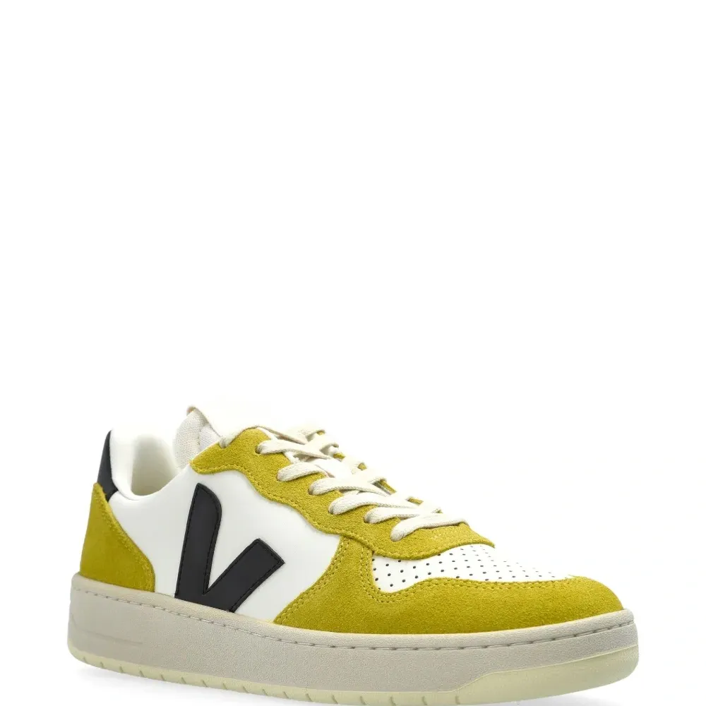 Кроссовки V-10