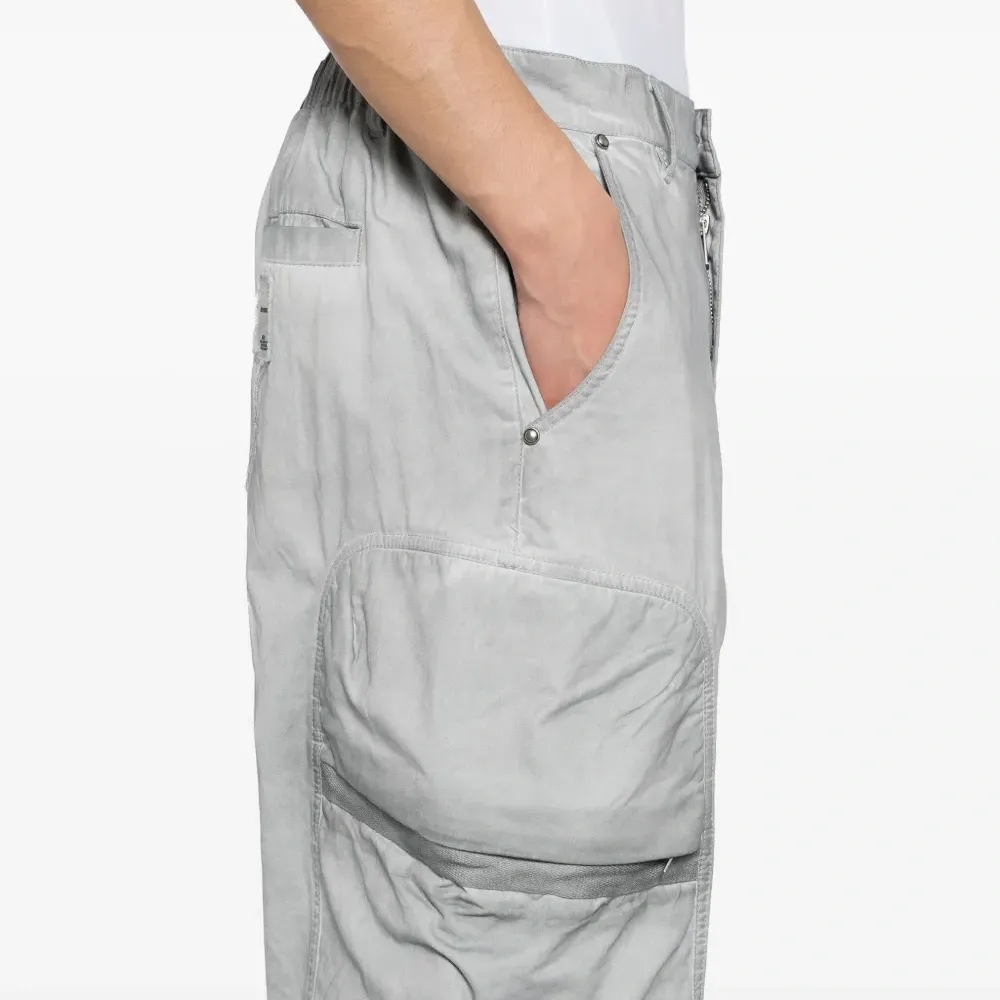 Брюки с вышитым логотипом