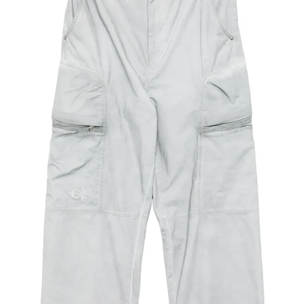 Брюки с вышитым логотипом