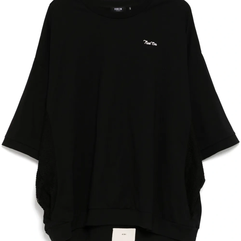 Футболка с вышитым логотипом