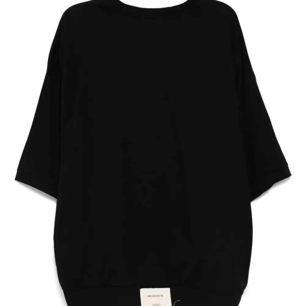 Футболка с вышитым логотипом