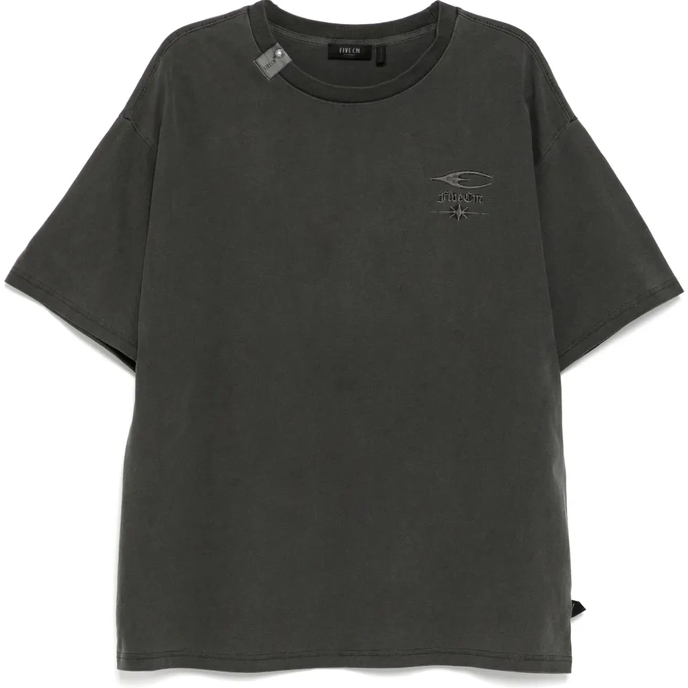 Футболка с вышитым логотипом