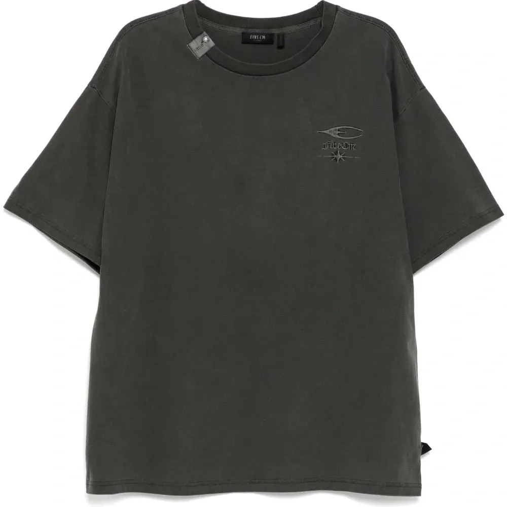 Футболка с вышитым логотипом