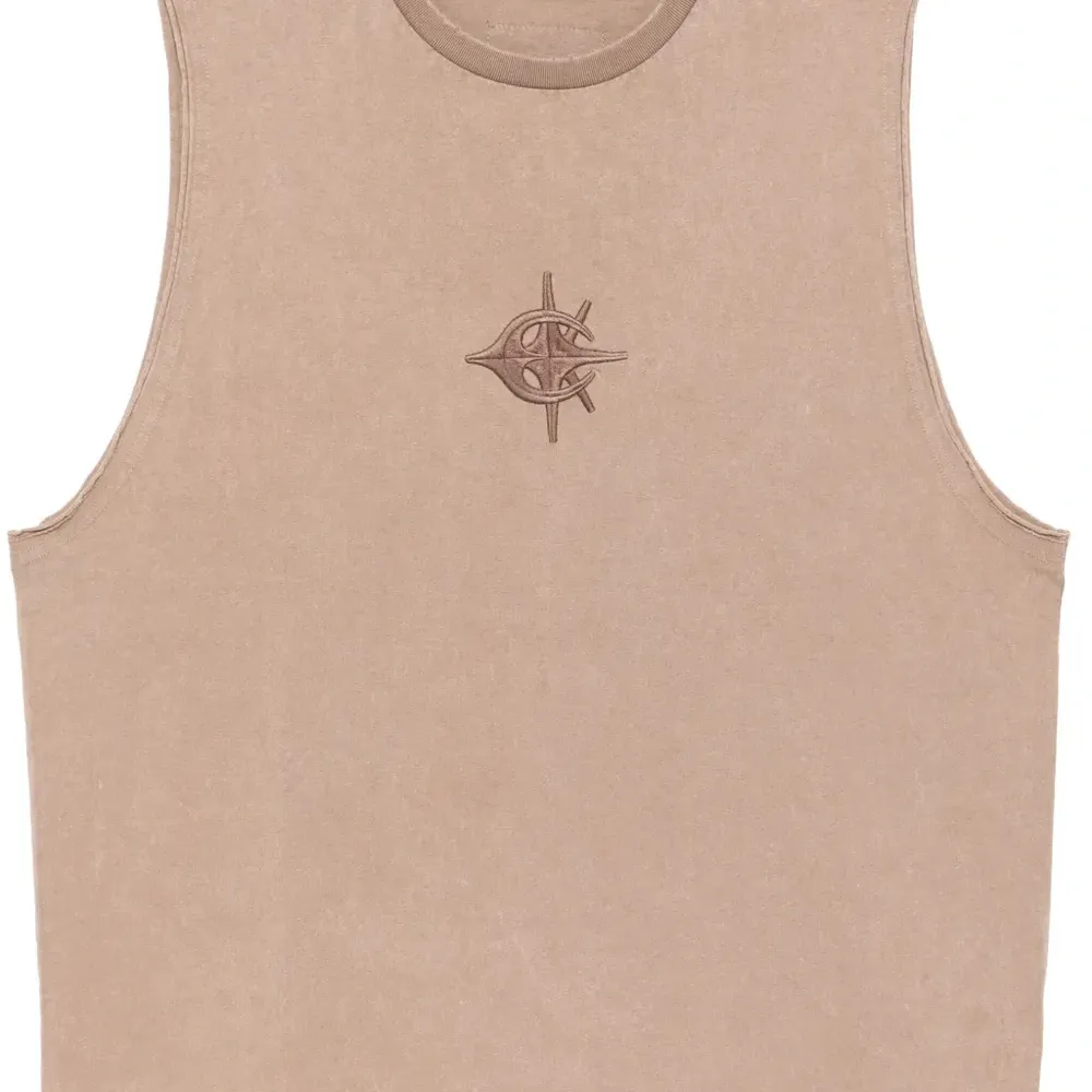 Футболка с вышитым логотипом Футболка с вышитым логотипом