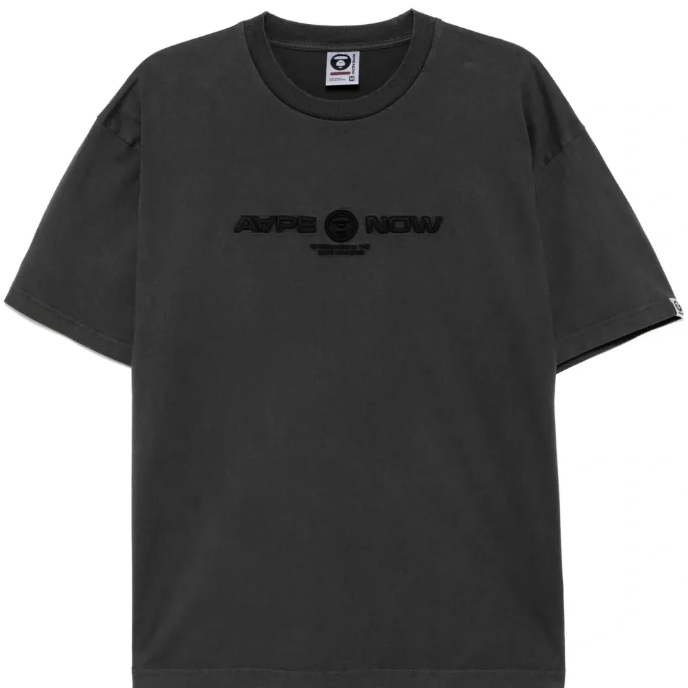 Футболка с вышитым логотипом