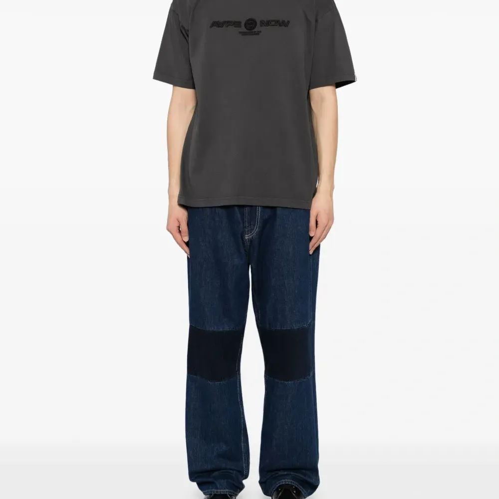 Футболка с вышитым логотипом