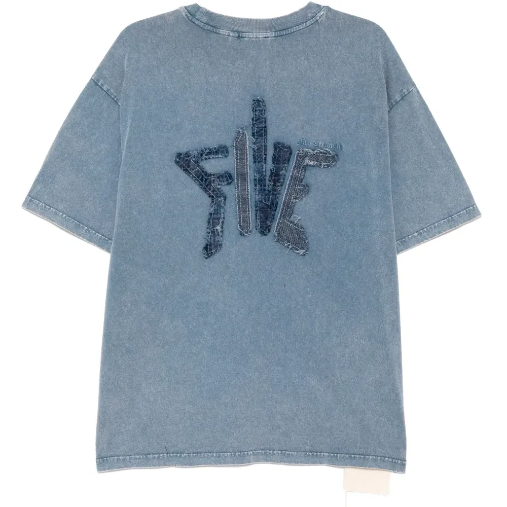 Футболка с вышитым логотипом