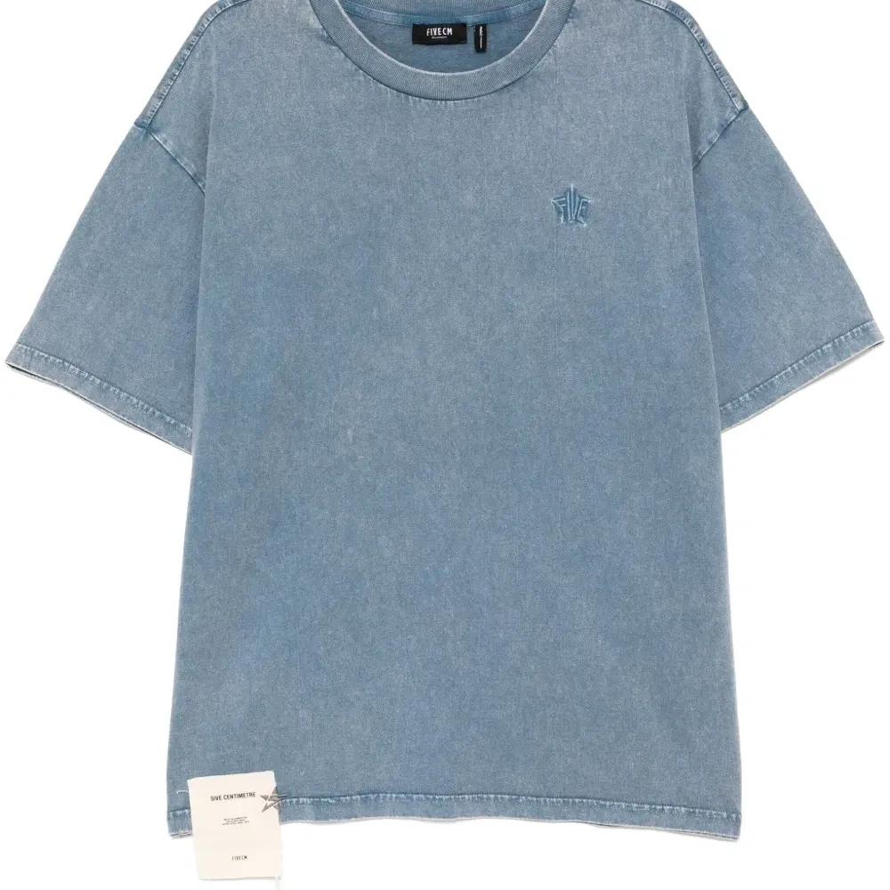 Футболка с вышитым логотипом