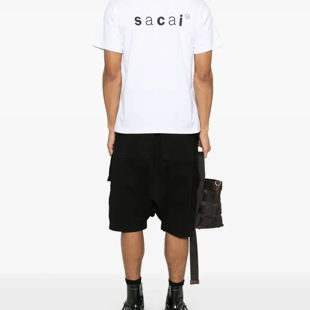 Футболка с логотипом