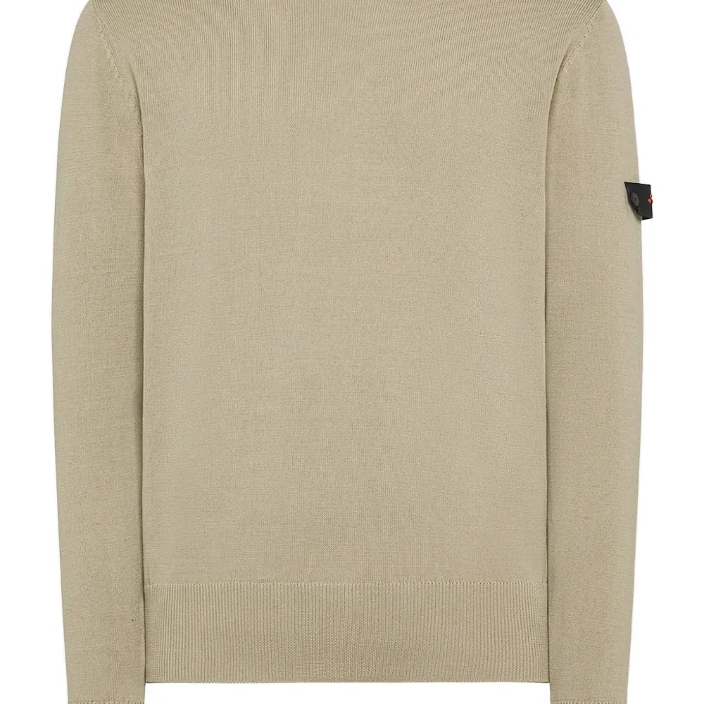 Свитер с нашивкой-логотипом