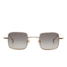 Солнцезащитные очки в квадратной оправе Солнцезащитные очки в квадратной оправе