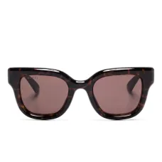 Солнцезащитные очки в квадратной оправе Солнцезащитные очки в квадратной оправе