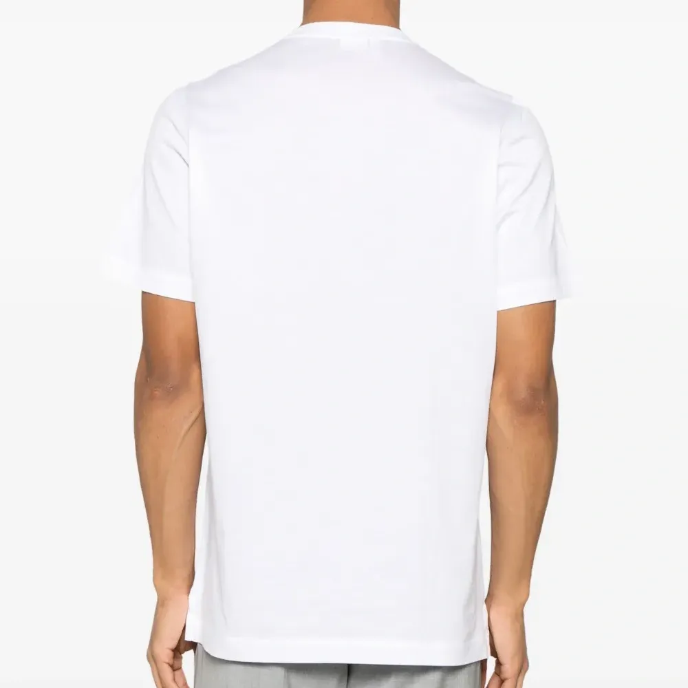 Футболка с вышитым логотипом