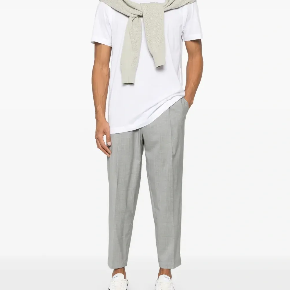 Футболка с вышитым логотипом