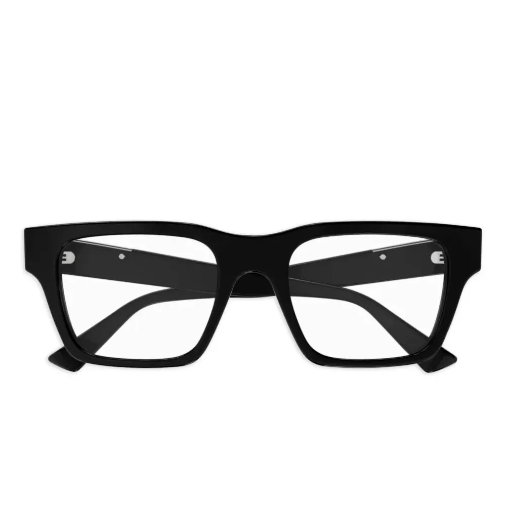 Очки в квадратной оправе