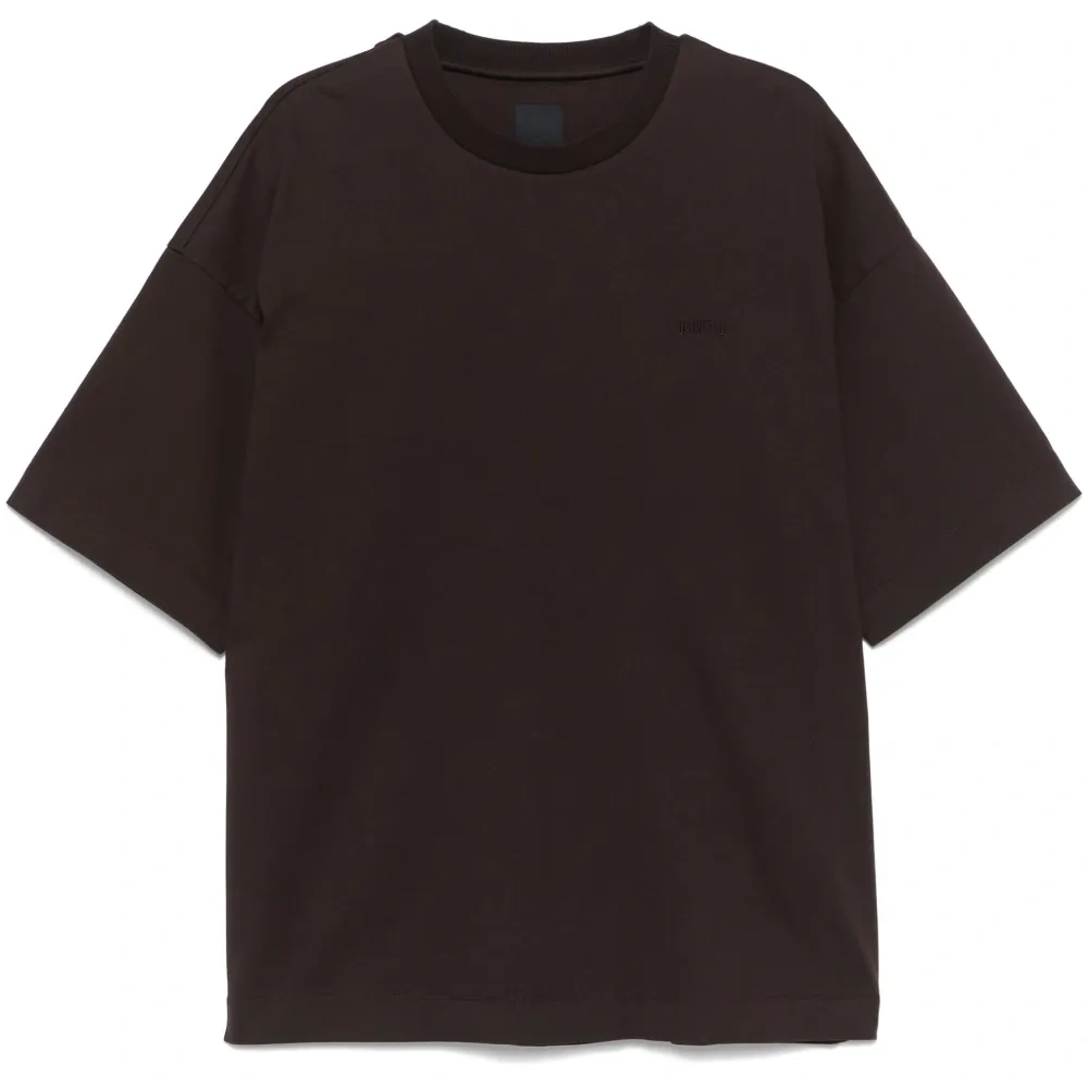 Футболка с вышитым логотипом