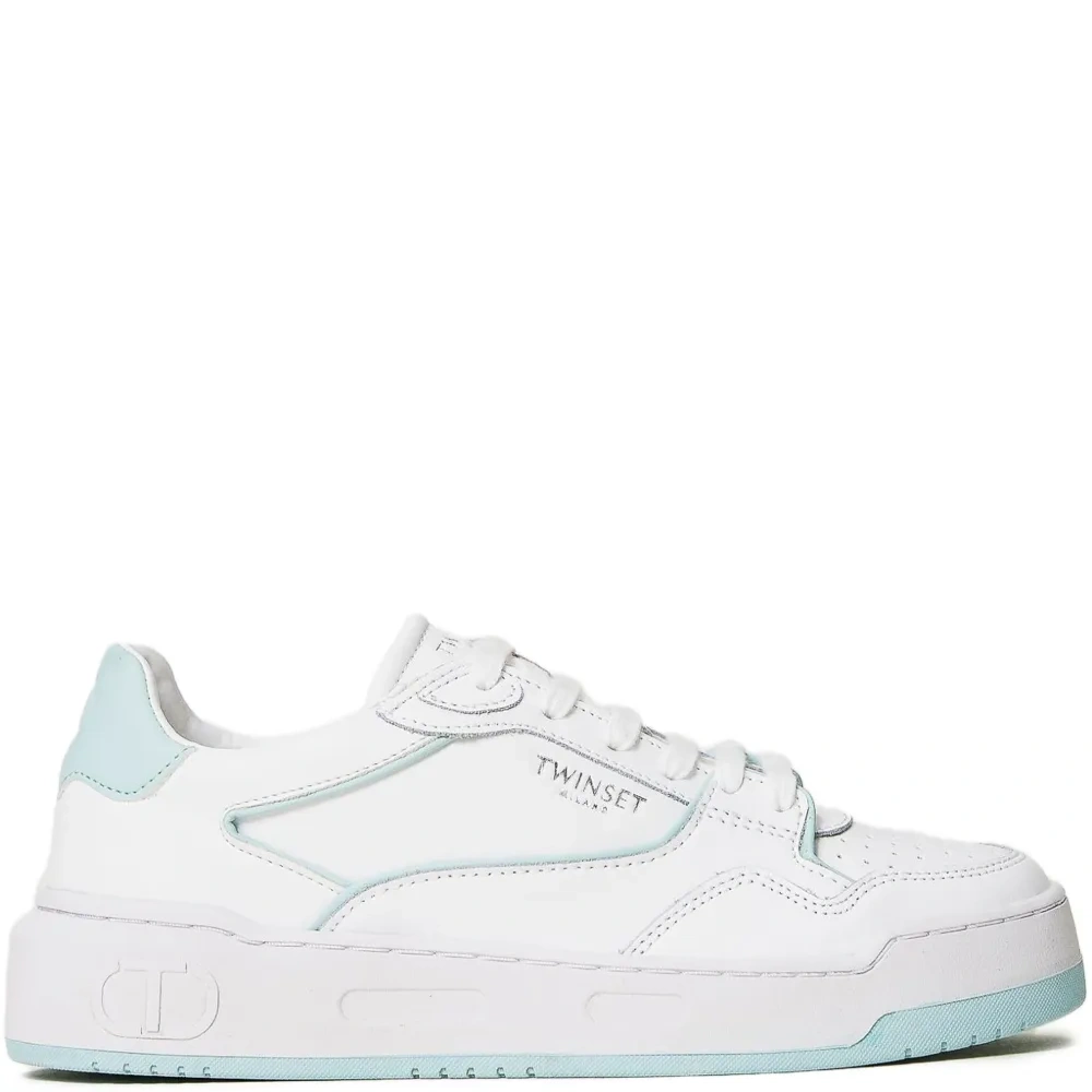 Кроссовки на массивной подошве