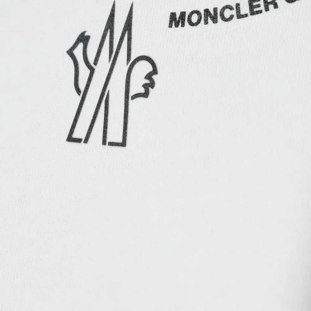 Футболка с логотипом