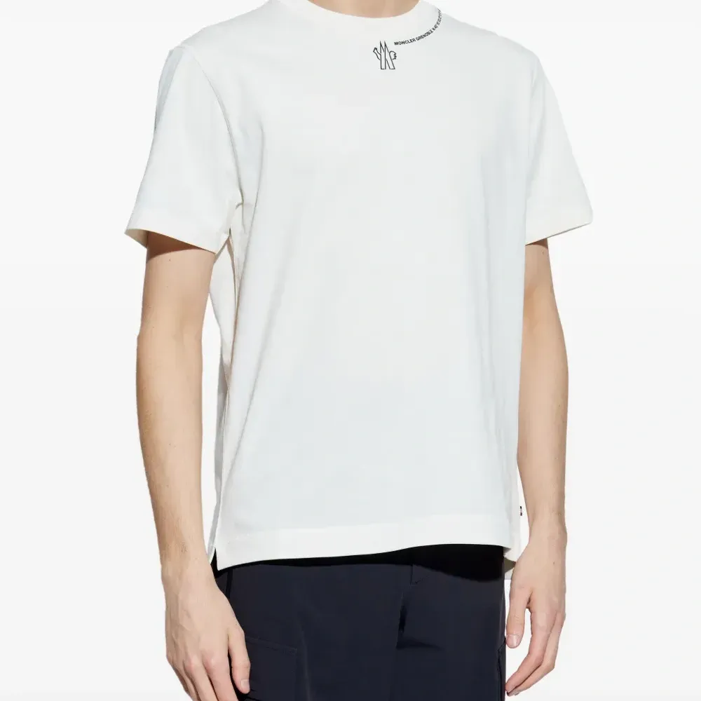 Футболка с логотипом