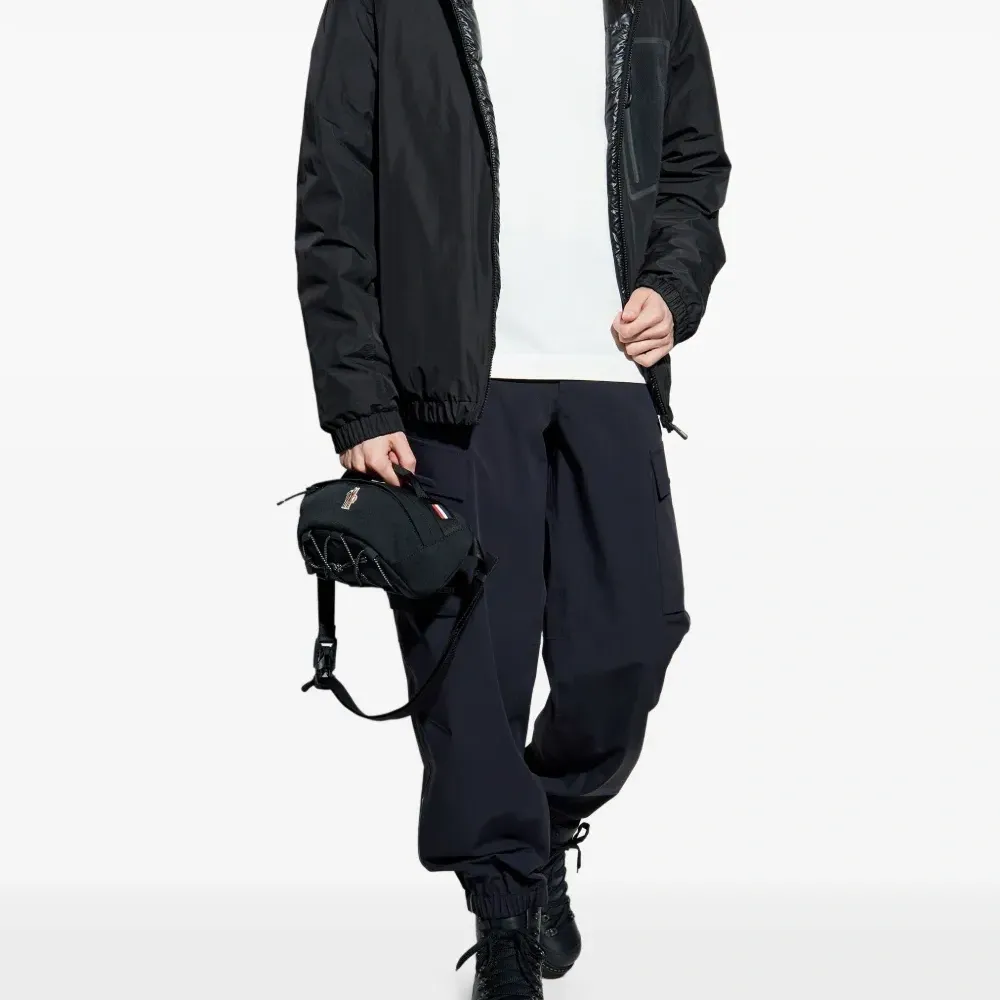 Футболка с логотипом