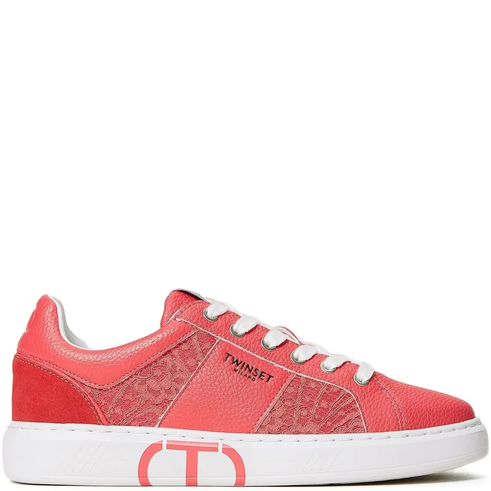 кроссовки с кружевными вставками