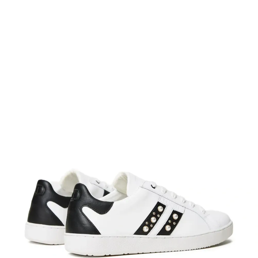 кроссовки с заклепками