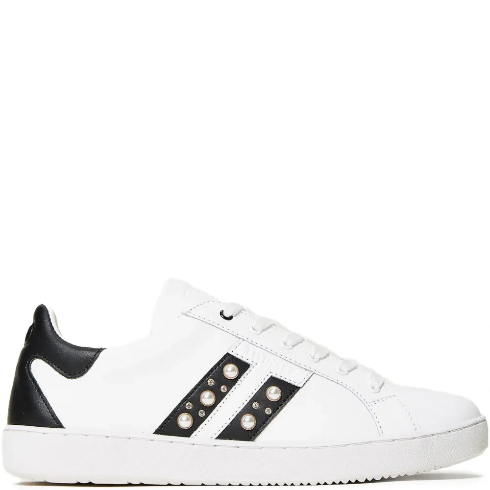 кроссовки с заклепками