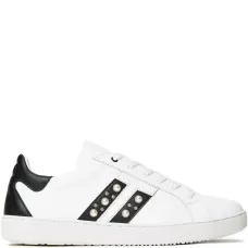 кроссовки с заклепками