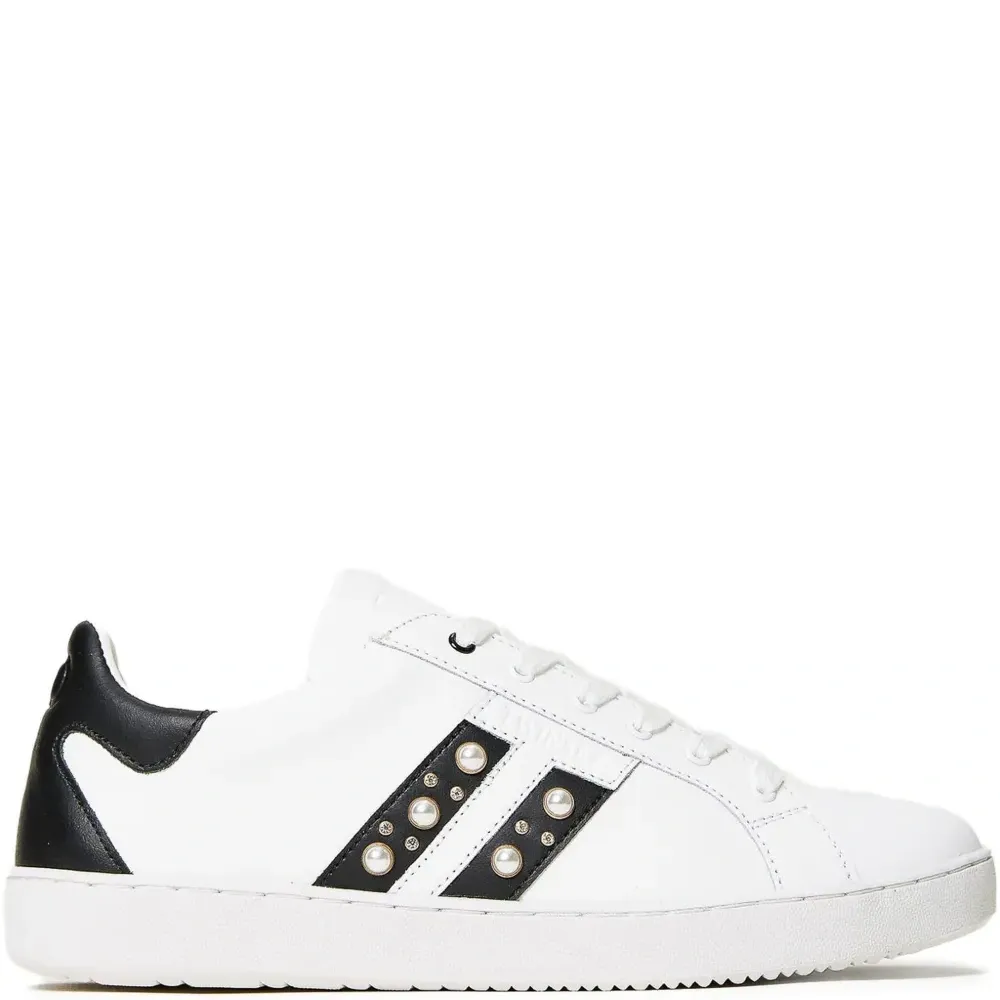 кроссовки с заклепками