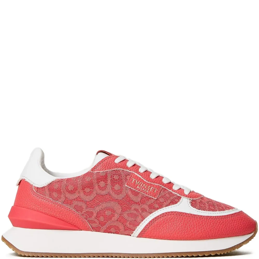 кроссовки с кружевными вставками