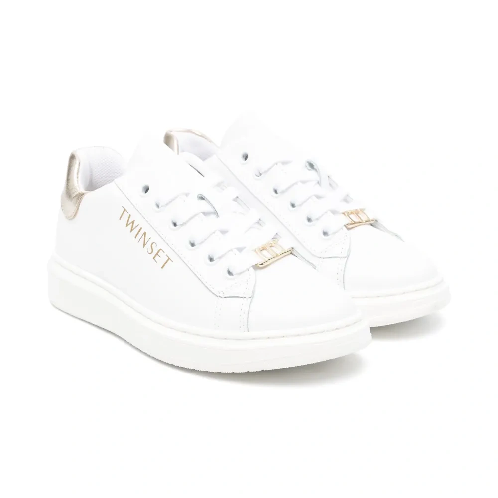 Кроссовки с логотипом