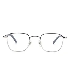 Очки в квадратной оправе